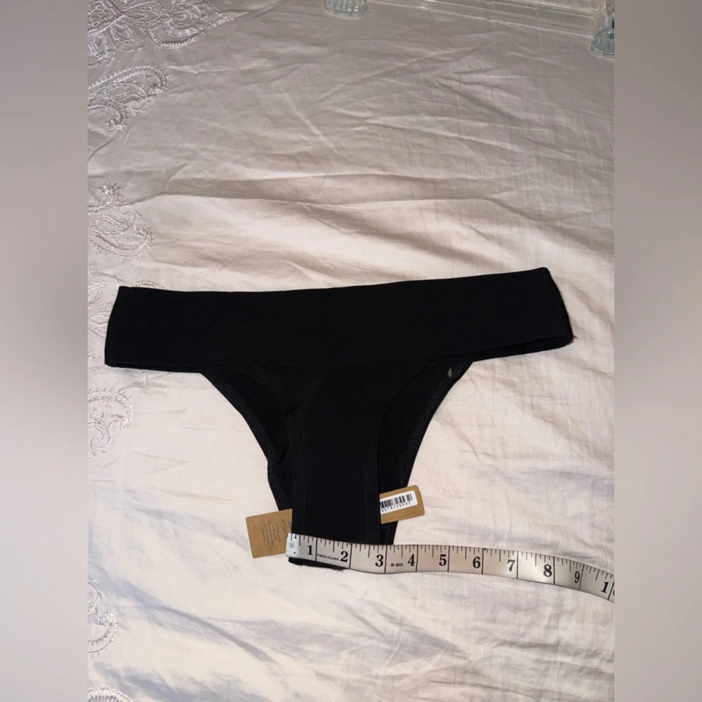 SKIMS NWT Black Cheeky Bikini Bottom Seamless Swim Size M